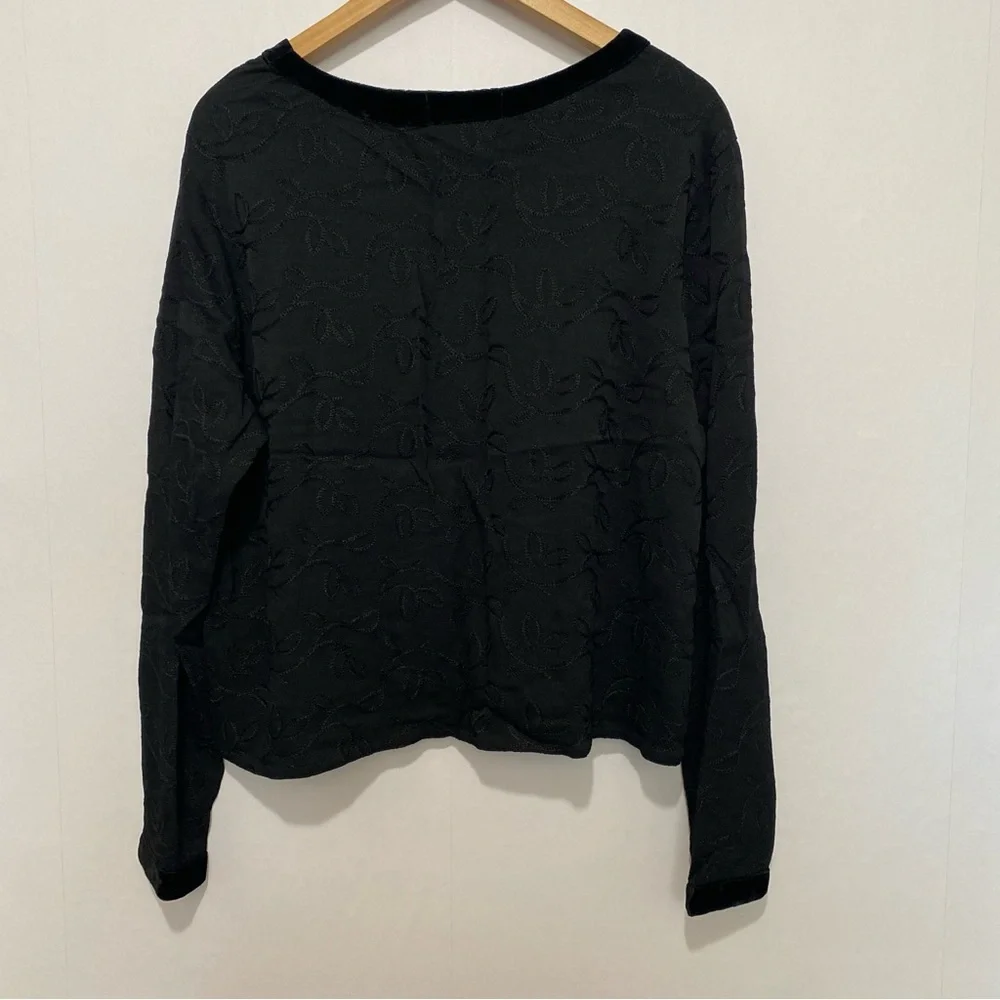 J. Jill Black Embroidered V-Neck Long Sleeve Top XL Textured Floral Made in‎ USA